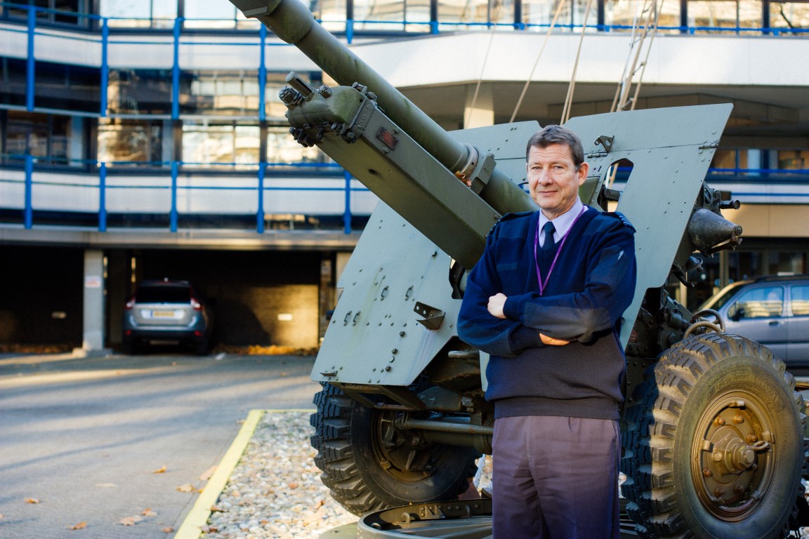 Door een paar keer goed zijn kop te stoten, leerde Rob de Winter, luitenant-kolonel bij de Koninklijke Luchtmacht, snel het geheim van leidinggeven: geef je mensen je vertrouwen.