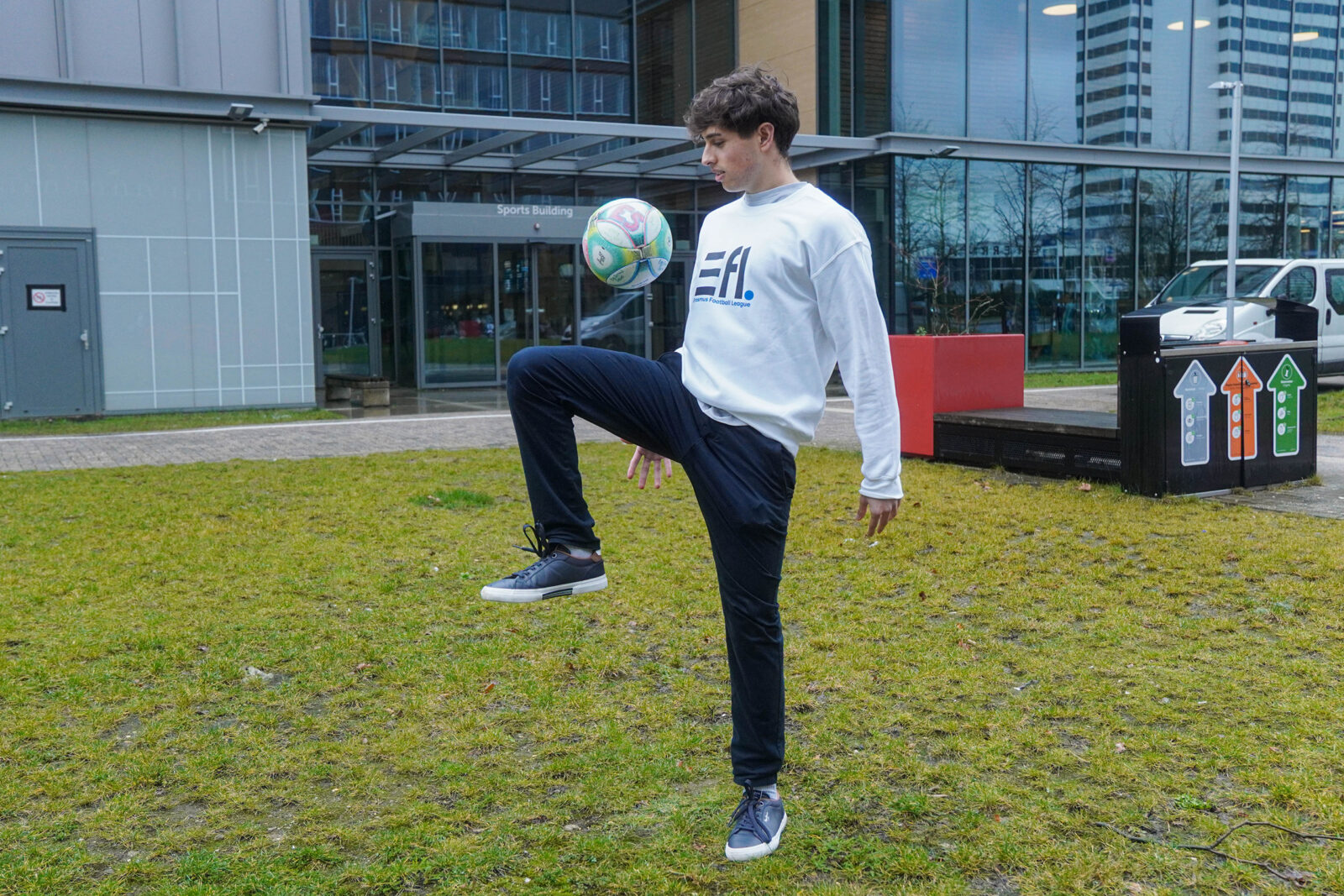 Matias keeps the ball high