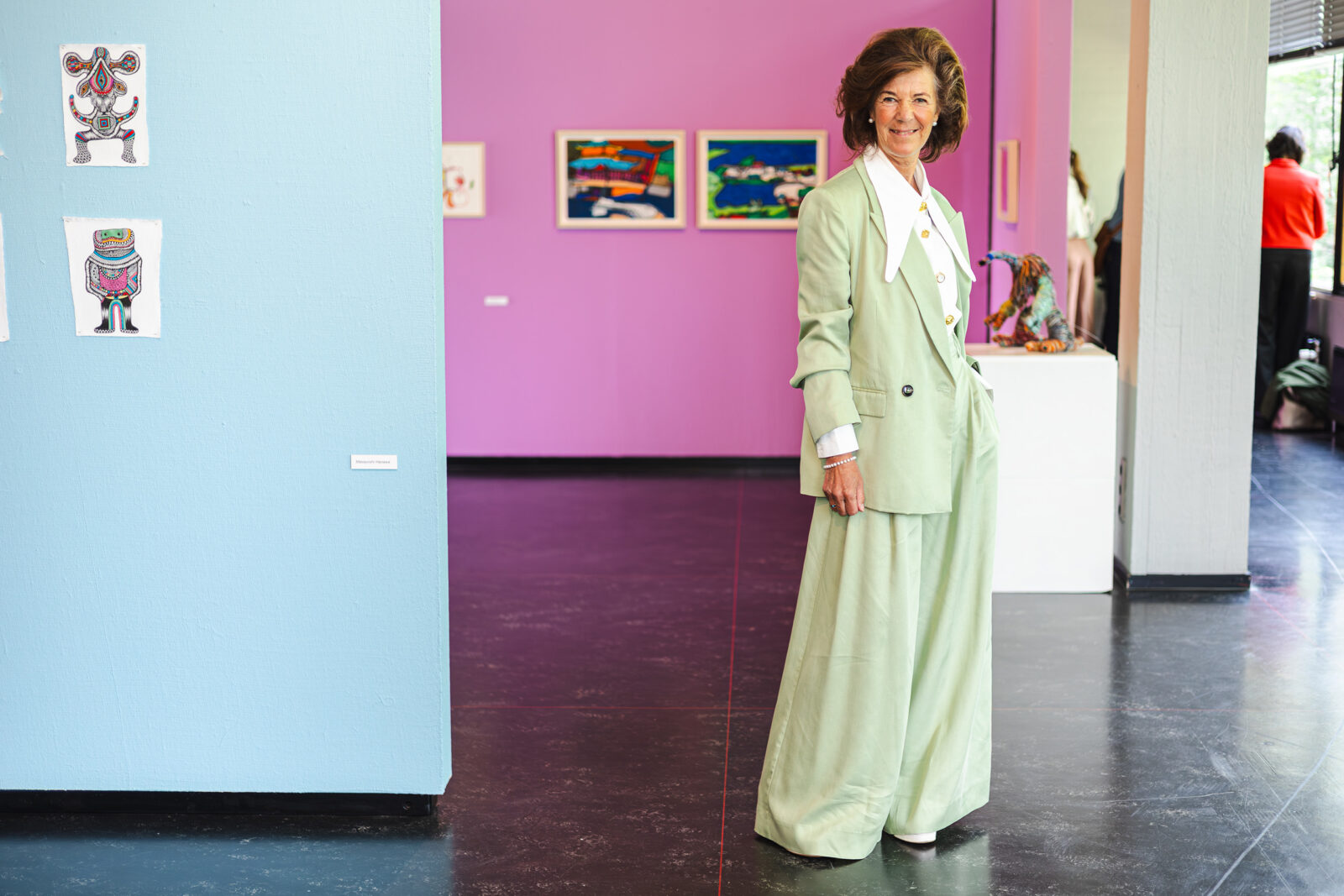 Tineke Abma in de Erasmus Gallery bij de tentoonstelling Outside in - Inside out