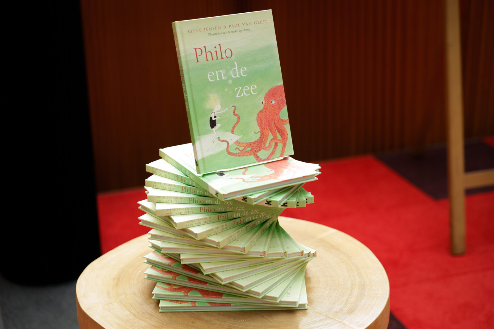 Het boek Philo en de zee van Stine Jensen en Paul van Geest